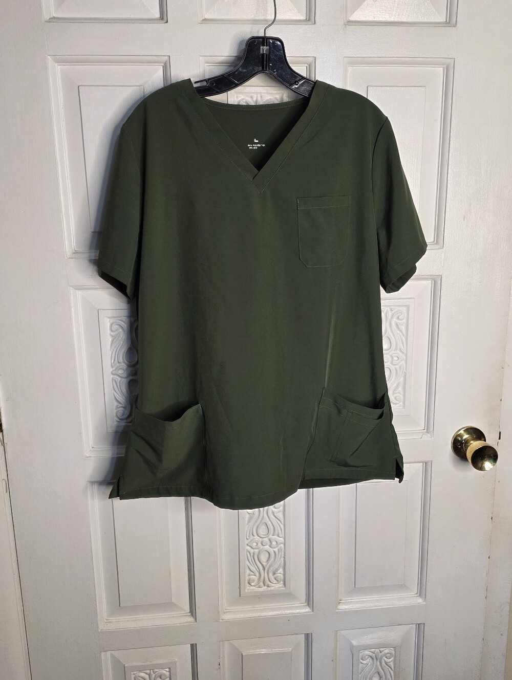 Women’s V-Neck Scrub Top in Olive Green Size Large